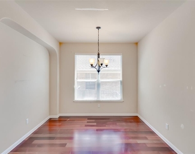 11300 Cherisse Dr - Photo Thumbnail 5