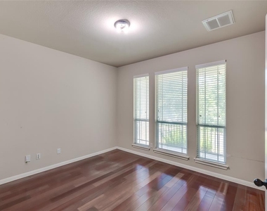 11300 Cherisse Dr - Photo Thumbnail 4