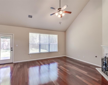 11300 Cherisse Dr - Photo Thumbnail 7