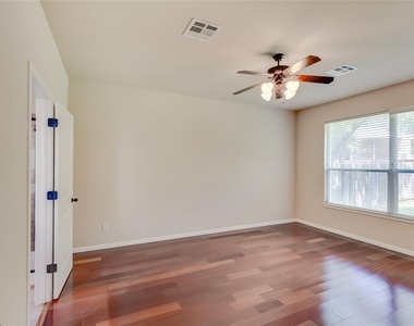 11300 Cherisse Dr - Photo Thumbnail 18