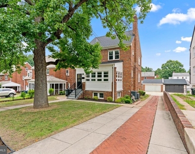 3418 Pennsylvania Avenue Se - Photo Thumbnail 2