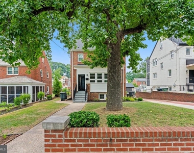3418 Pennsylvania Avenue Se - Photo Thumbnail 3