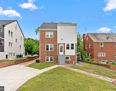3418 Pennsylvania Avenue Se - Photo Thumbnail 4