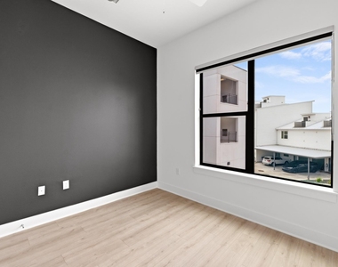 3900 Berkman Dr - Photo Thumbnail 9