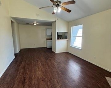 1220 Orchard Park Cir - Photo Thumbnail 3