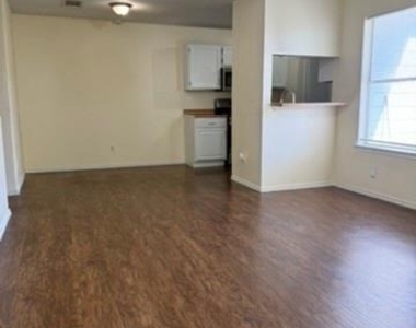 1220 Orchard Park Cir - Photo Thumbnail 4