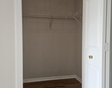 3591 Kernan Boulevard S - Photo Thumbnail 14
