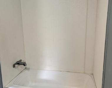 220 Guy Avenue - Photo Thumbnail 19