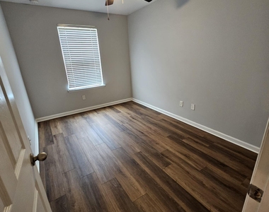607 Reese Avenue - Photo Thumbnail 18
