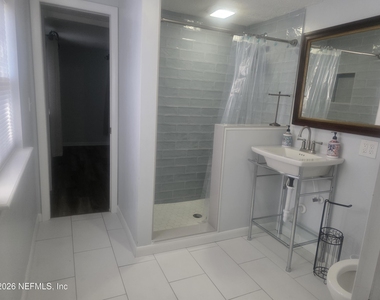 70 Robert Street - Photo Thumbnail 5