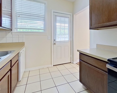 4654 Post Street - Photo Thumbnail 9