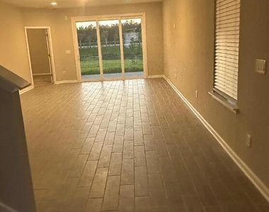 212 Brookgreen Way - Photo Thumbnail 7
