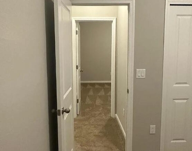 212 Brookgreen Way - Photo Thumbnail 12
