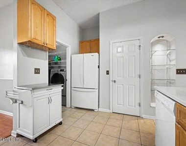 711 Sid Drive - Photo Thumbnail 11