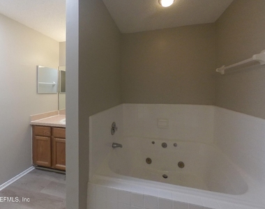 606 Radnor Lane - Photo Thumbnail 6