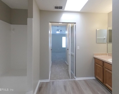 606 Radnor Lane - Photo Thumbnail 7