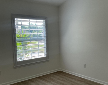 12335 Vine Maple Way - Photo Thumbnail 2
