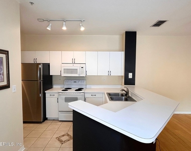 610 Fairway Drive - Photo Thumbnail 19