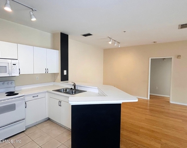 610 Fairway Drive - Photo Thumbnail 21