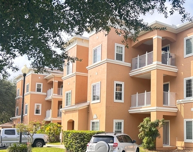 610 Fairway Drive - Photo Thumbnail 16