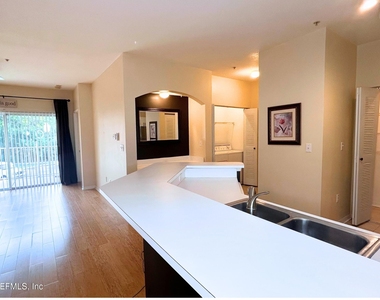 610 Fairway Drive - Photo Thumbnail 17