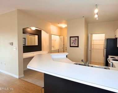 610 Fairway Drive - Photo Thumbnail 22