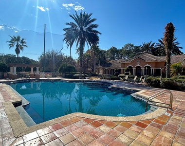 610 Fairway Drive - Photo Thumbnail 7
