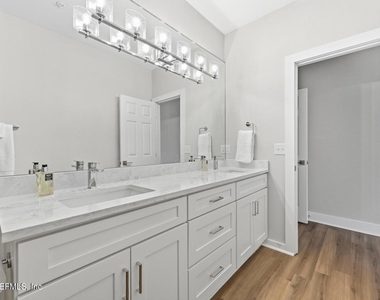211 Colima Court - Photo Thumbnail 10