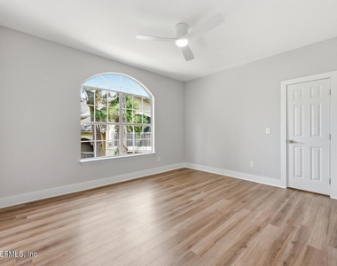 211 Colima Court - Photo Thumbnail 8