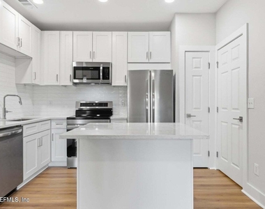 211 Colima Court - Photo Thumbnail 4