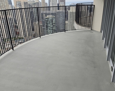 300 N State Street - Photo Thumbnail 11