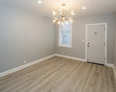 834 N Mozart Street - Photo Thumbnail 17