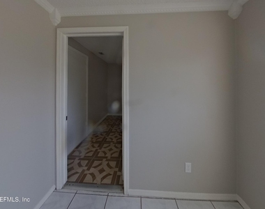 8252 Yolanda Court - Photo Thumbnail 5