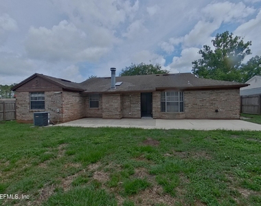 8252 Yolanda Court - Photo Thumbnail 14
