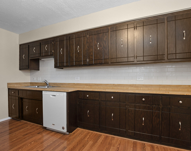 13616 Lamon Avenue - Photo Thumbnail 11