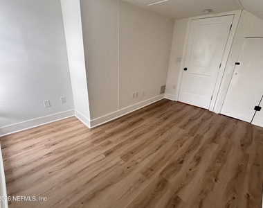 30 Sanford Street - Photo Thumbnail 19