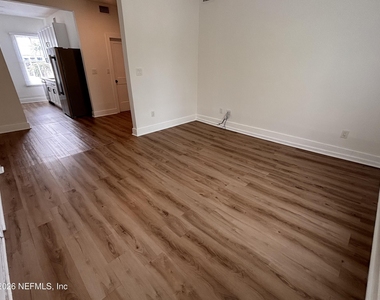 30 Sanford Street - Photo Thumbnail 4