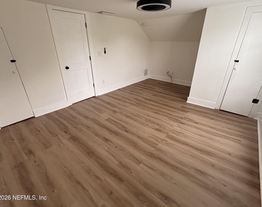 30 Sanford Street - Photo Thumbnail 22