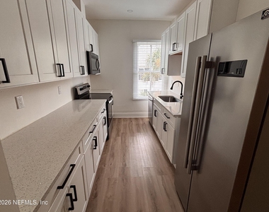 30 Sanford Street - Photo Thumbnail 6