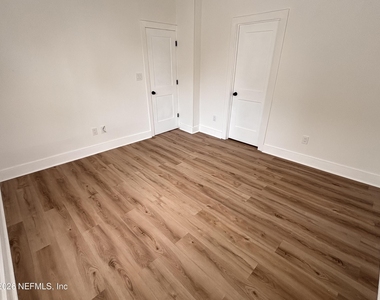 30 Sanford Street - Photo Thumbnail 9