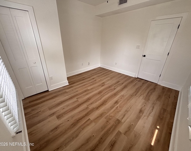 30 Sanford Street - Photo Thumbnail 12