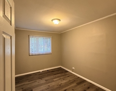 471 Tomahawk Street - Photo Thumbnail 6
