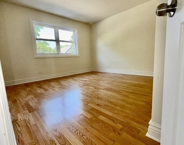 600 S York Street - Photo Thumbnail 6