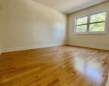 600 S York Street - Photo Thumbnail 8