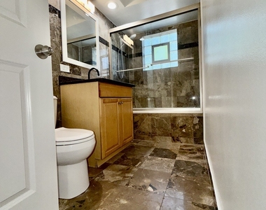 600 S York Street - Photo Thumbnail 7