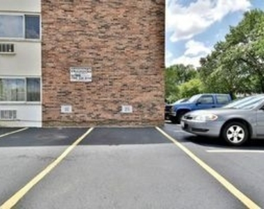 600 S York Street - Photo Thumbnail 9