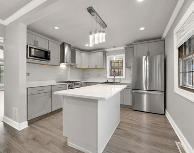 6452 S Knox Avenue - Photo Thumbnail 8