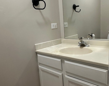 1486 W Jefferson Avenue - Photo Thumbnail 11