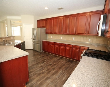 173 Parkmont Court - Photo Thumbnail 4