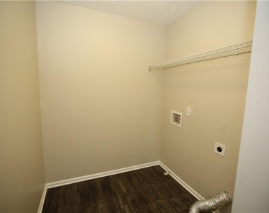 173 Parkmont Court - Photo Thumbnail 21